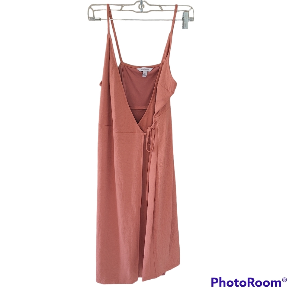 Nine West peach faux wrap strappy midi dress.  Size Medium.